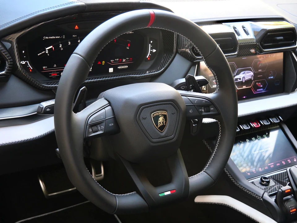 2026 Lamborghini Urus SE - Image 11 of 31