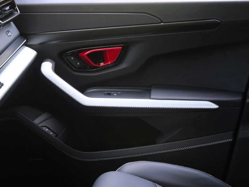 2026 Lamborghini Urus SE - Image 13 of 31