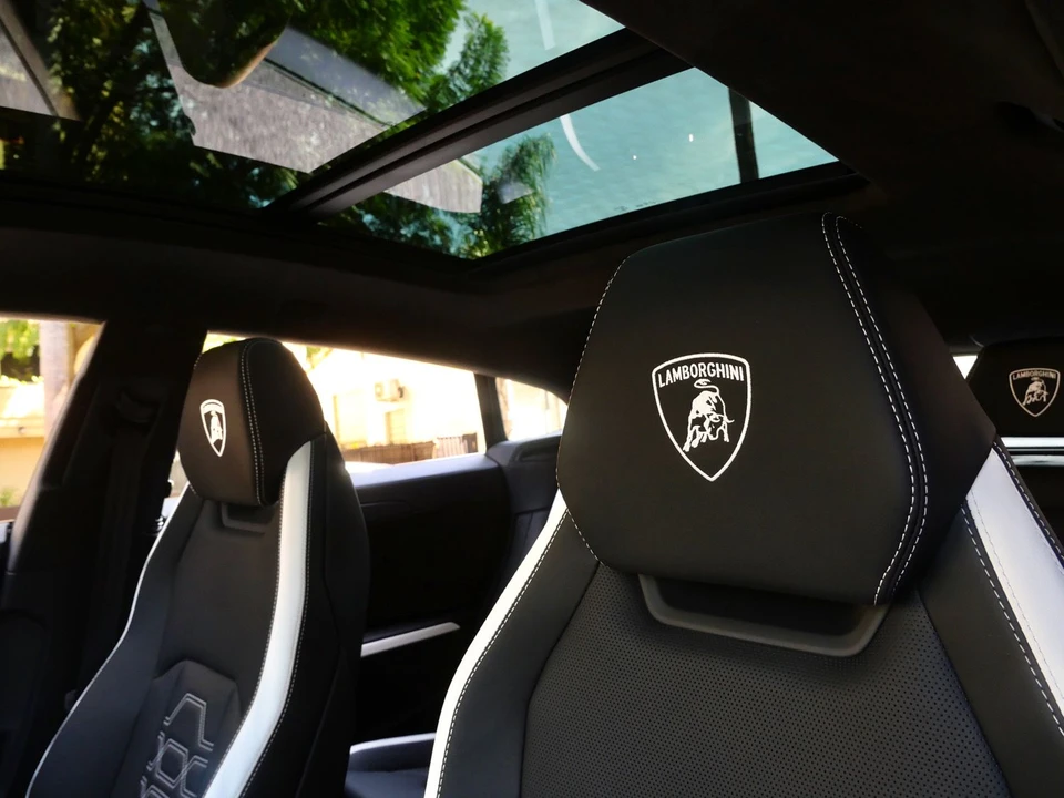 2026 Lamborghini Urus SE - Image 16 of 31