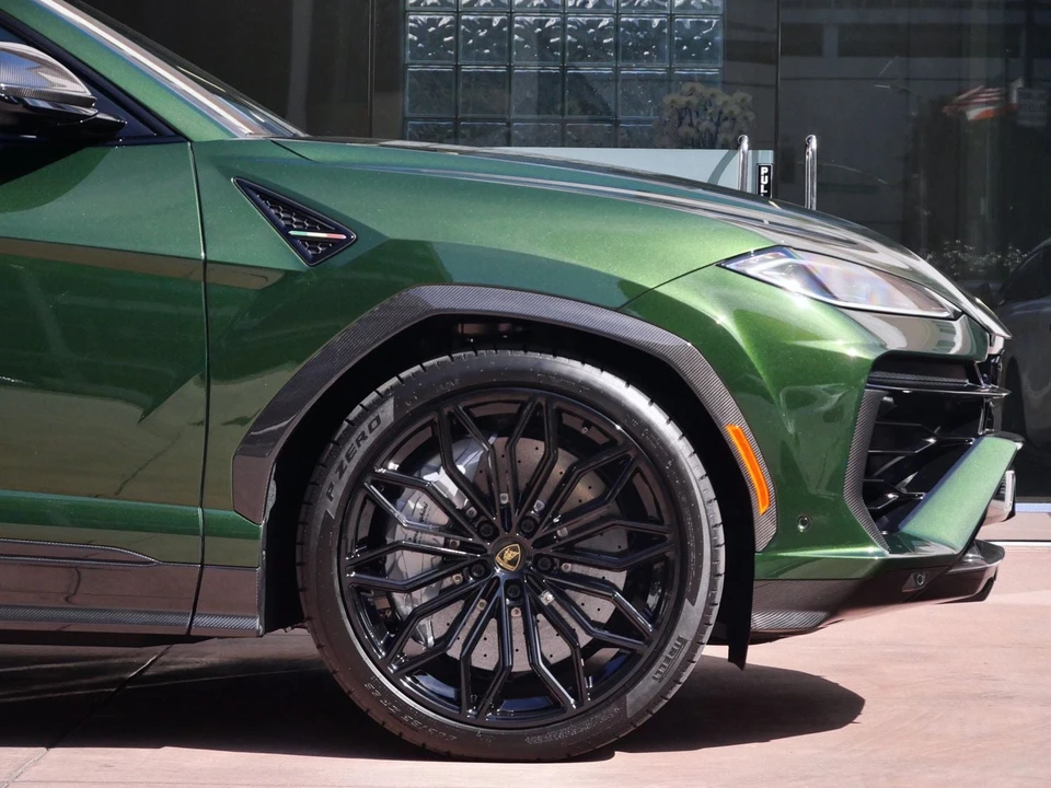 2026 Lamborghini Urus SE - Image 9 of 31