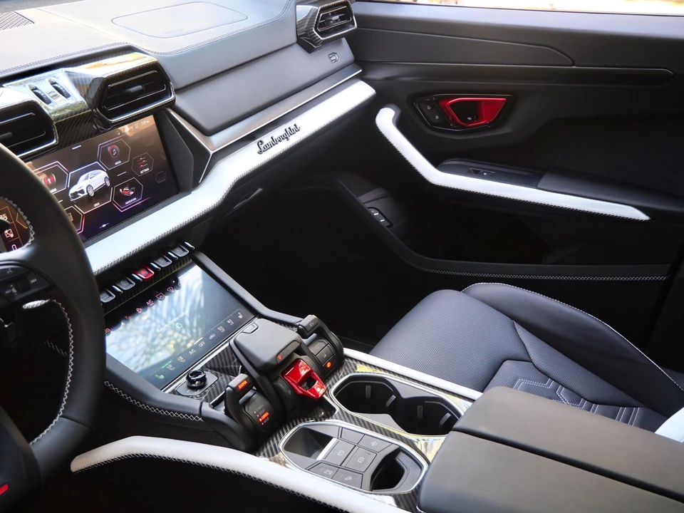 2026 Lamborghini Urus SE - Image 12 of 31