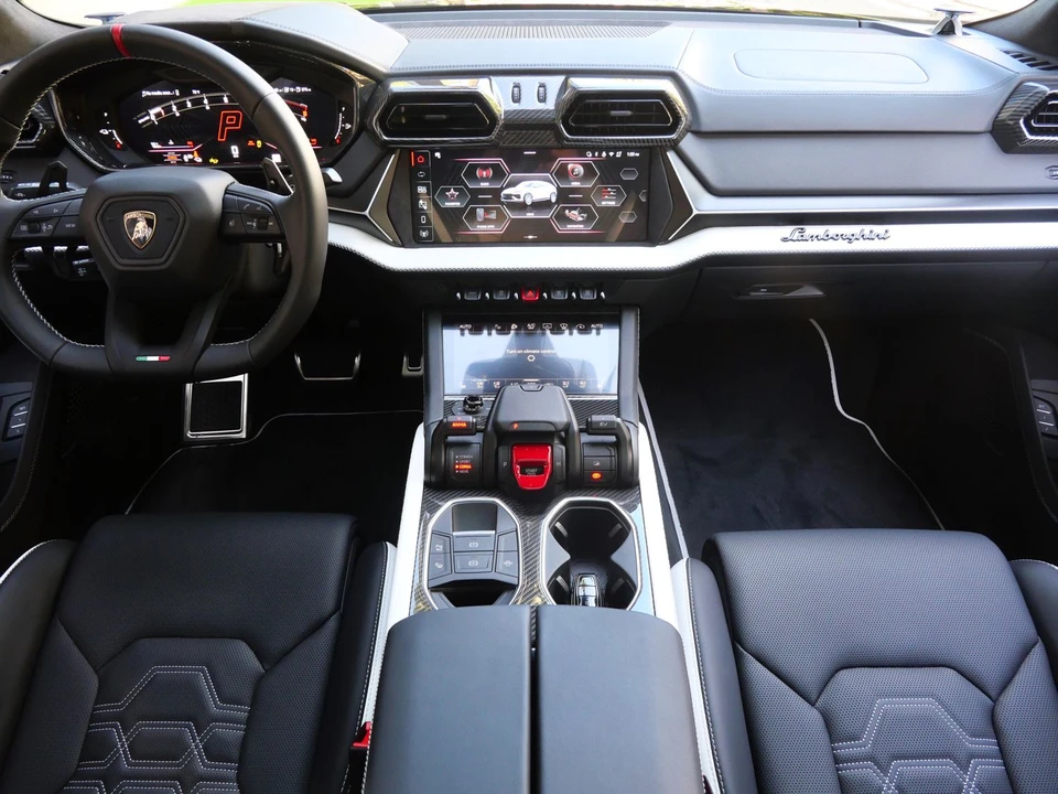 2026 Lamborghini Urus SE - Image 7 of 31
