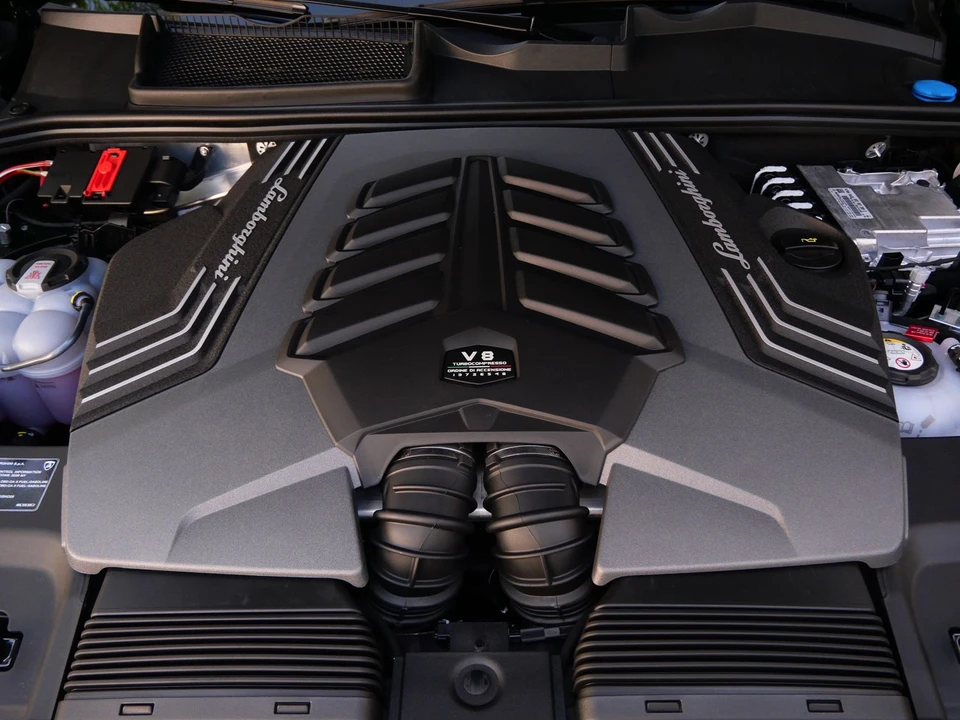 2026 Lamborghini Urus SE - Image 22 of 31