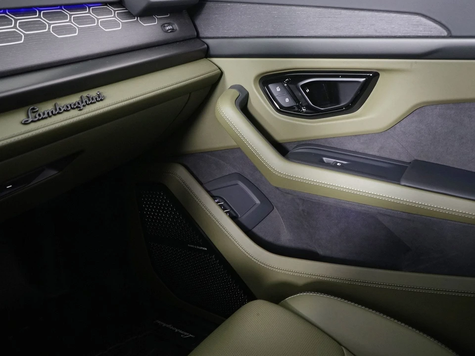 2026 Lamborghini Urus SE - Image 23 of 31