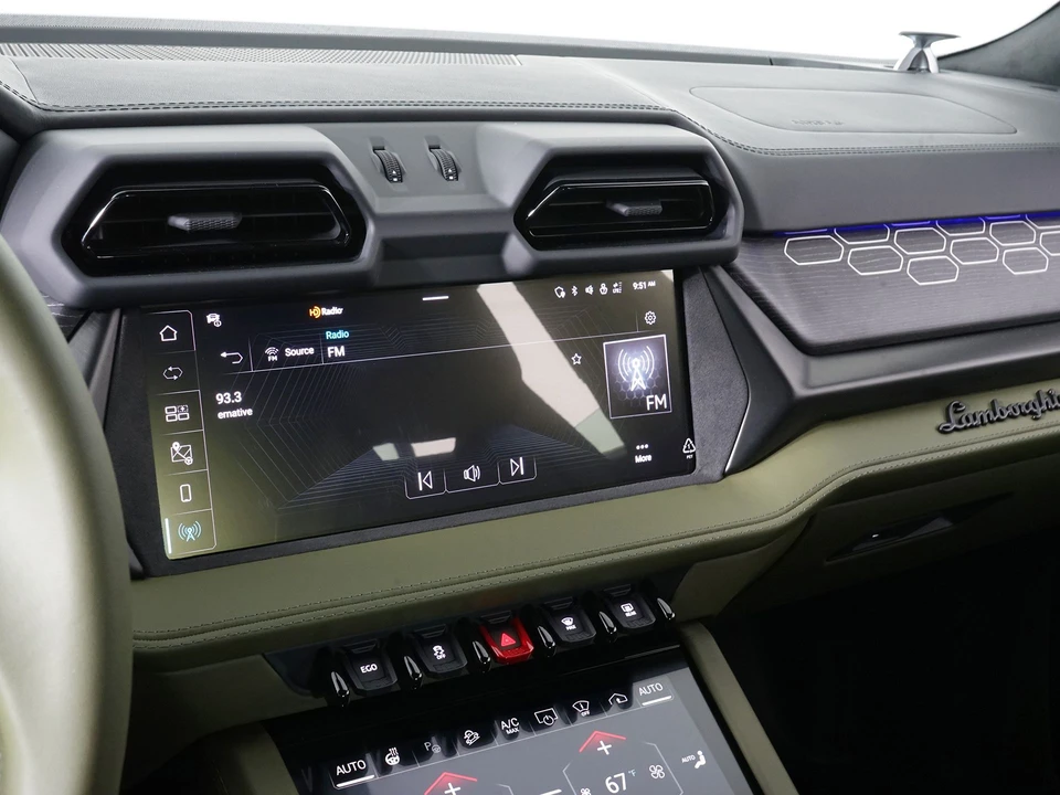 2026 Lamborghini Urus SE - Image 27 of 31