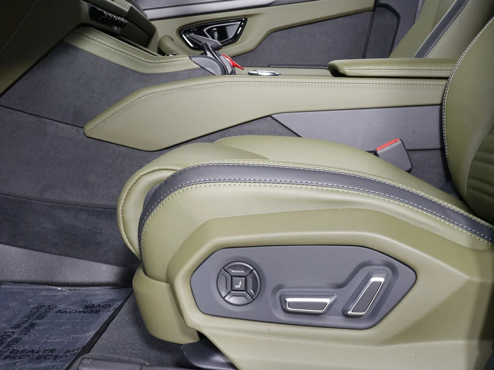 2026 Lamborghini Urus SE - Image 24 of 31