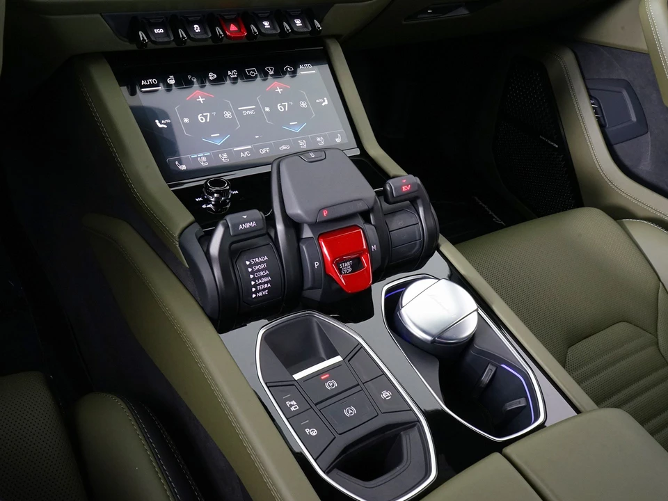 2026 Lamborghini Urus SE - Image 28 of 31