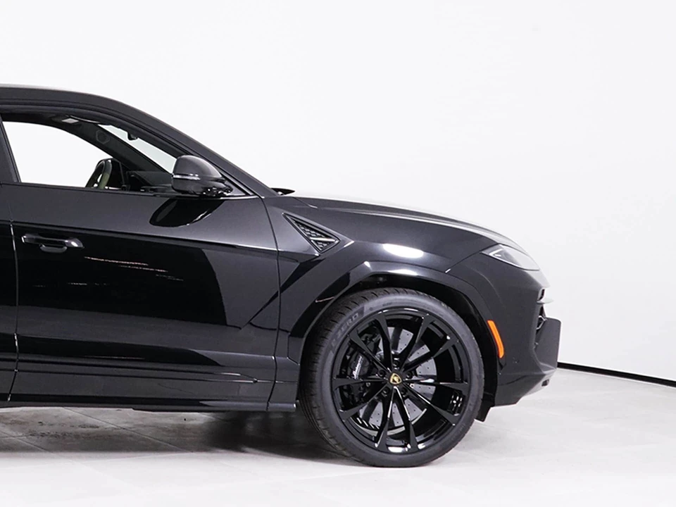 2026 Lamborghini Urus SE - Image 15 of 31