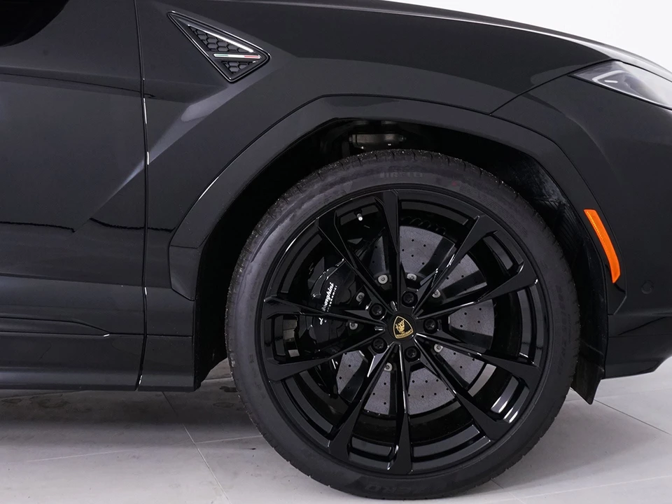 2026 Lamborghini Urus SE - Image 16 of 31