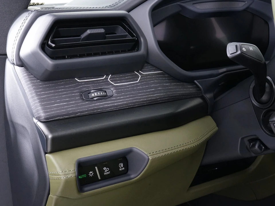 2026 Lamborghini Urus SE - Image 29 of 31