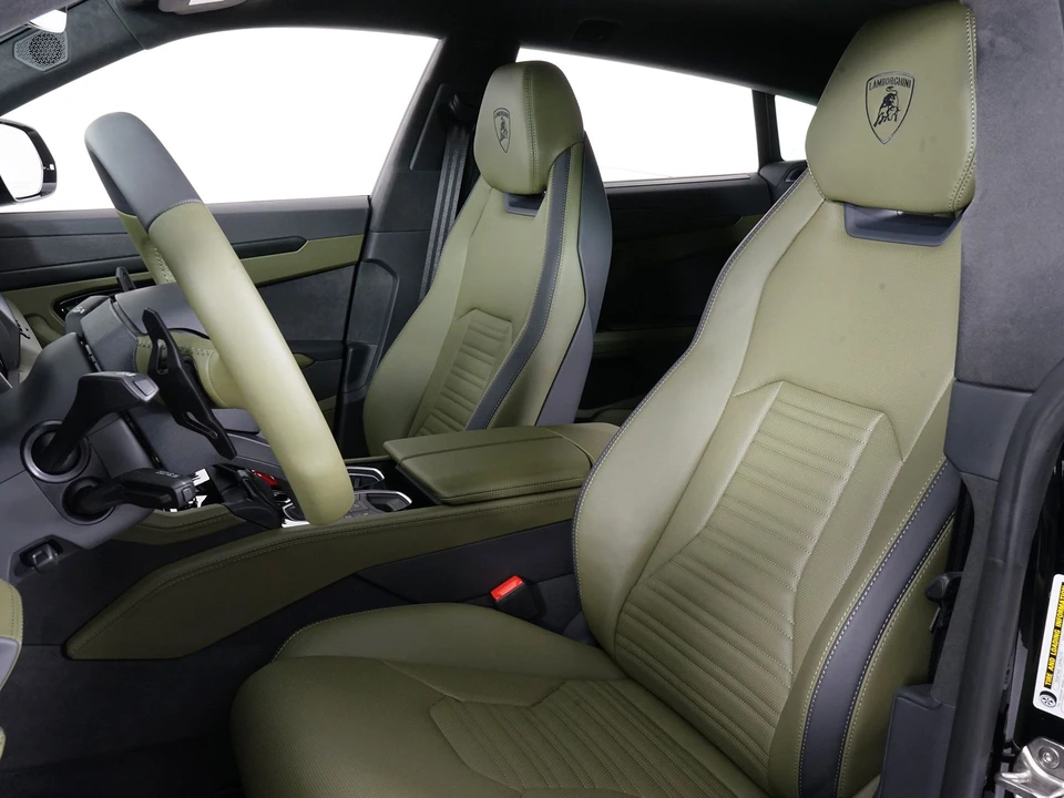 2026 Lamborghini Urus SE - Image 25 of 31
