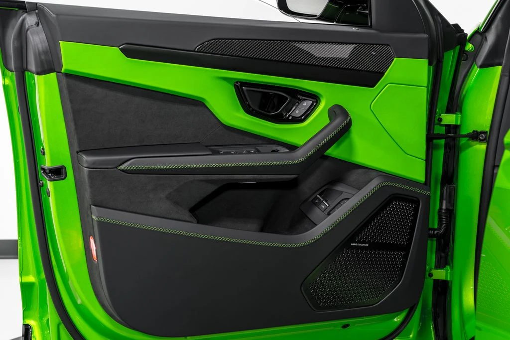 2026 Lamborghini Urus SE - Image 9 of 31