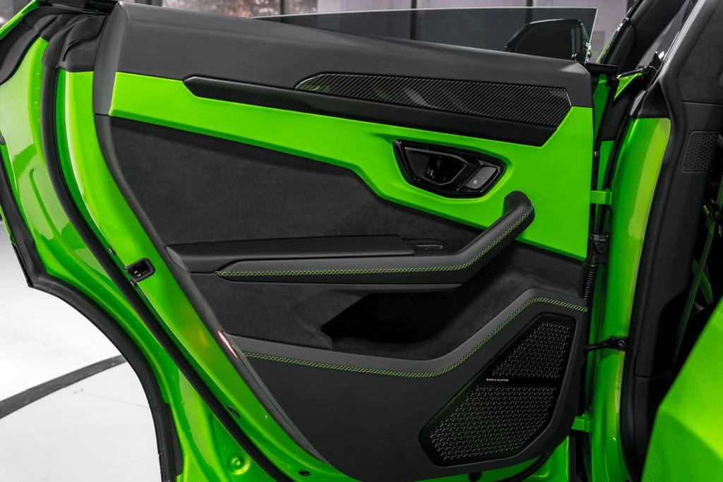 2026 Lamborghini Urus SE - Image 28 of 31