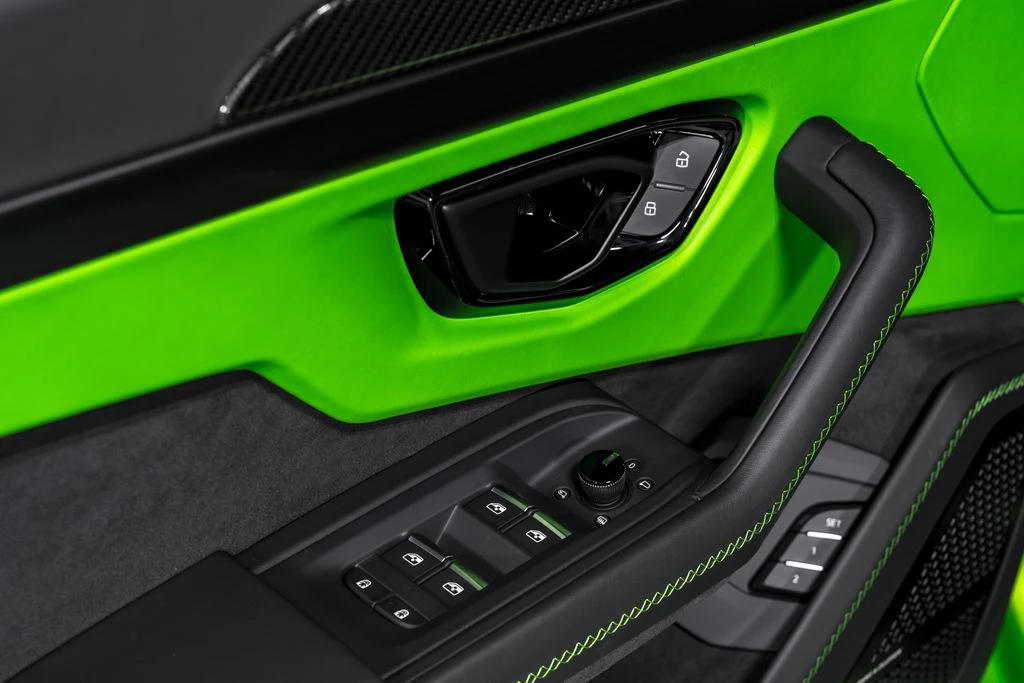 2026 Lamborghini Urus SE - Image 10 of 31