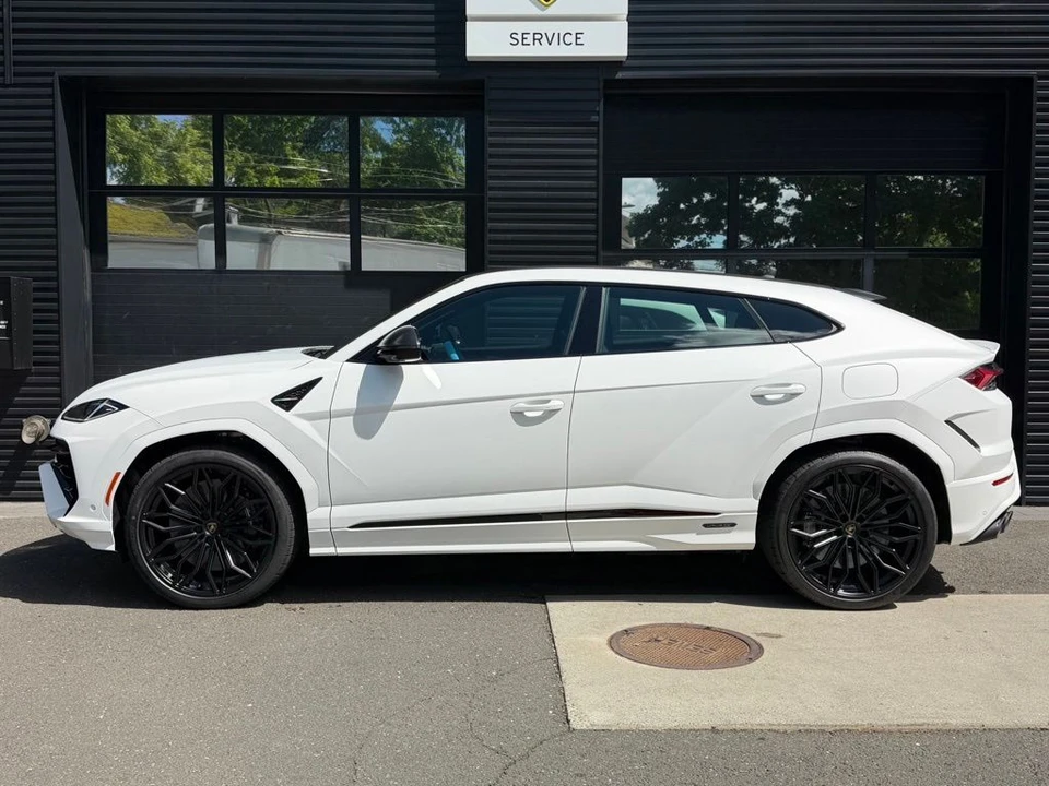 2026 Lamborghini Urus SE - Image 2 of 21