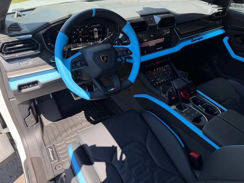 2026 Lamborghini Urus SE - Image 18 of 21