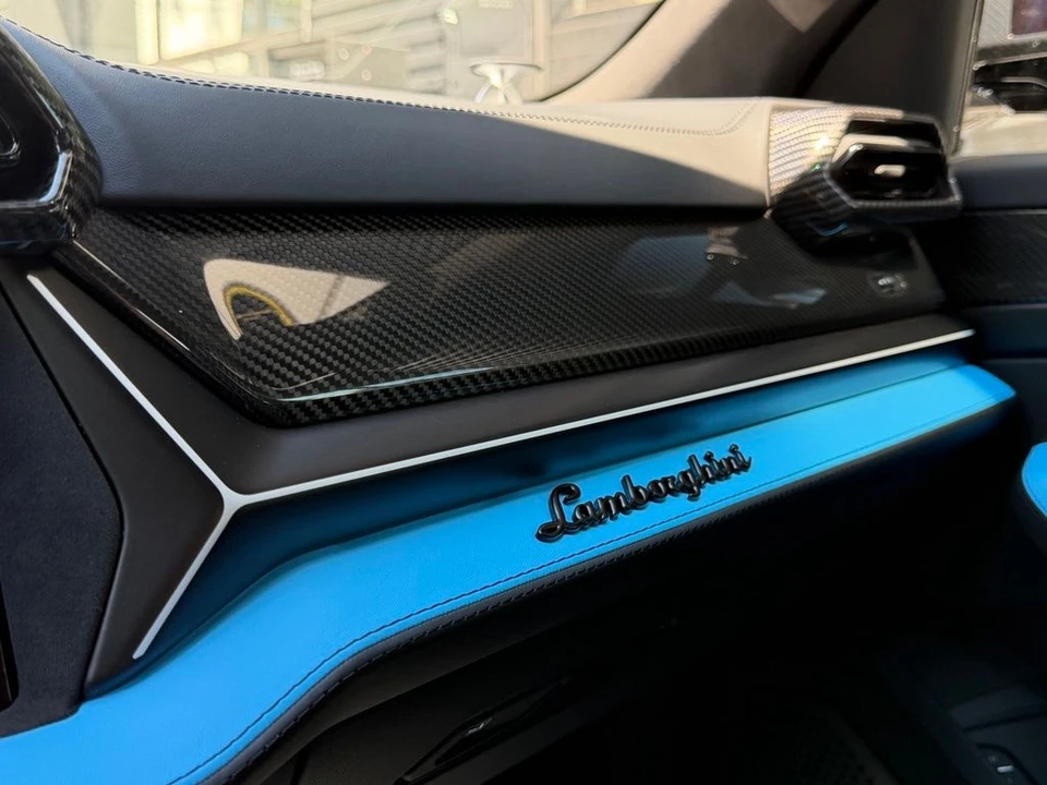 2026 Lamborghini Urus SE - Image 19 of 21