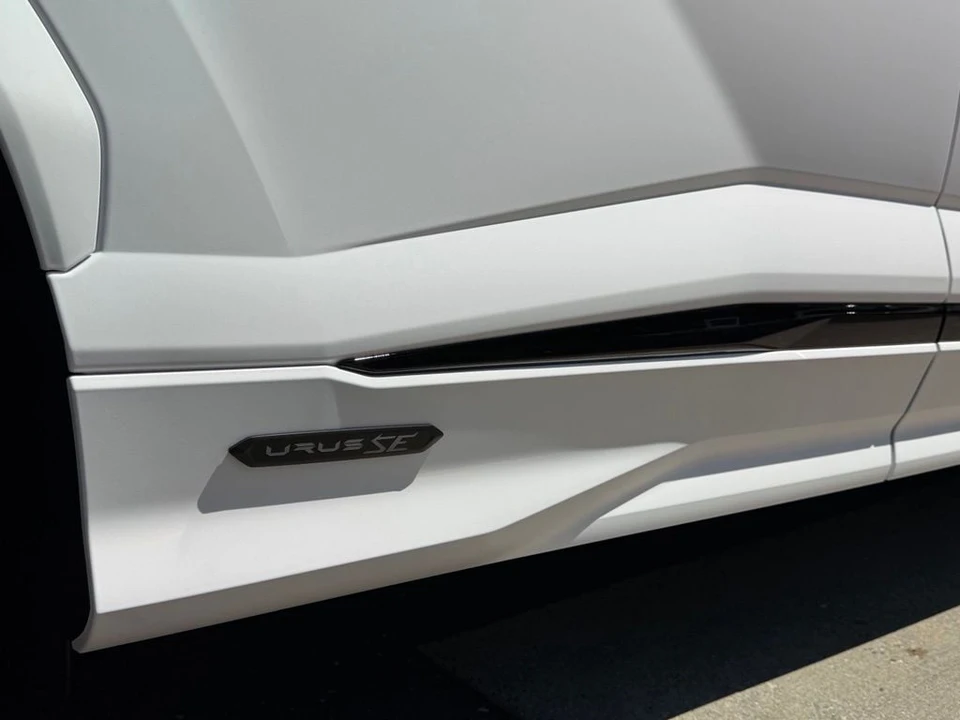 2026 Lamborghini Urus SE - Image 13 of 21