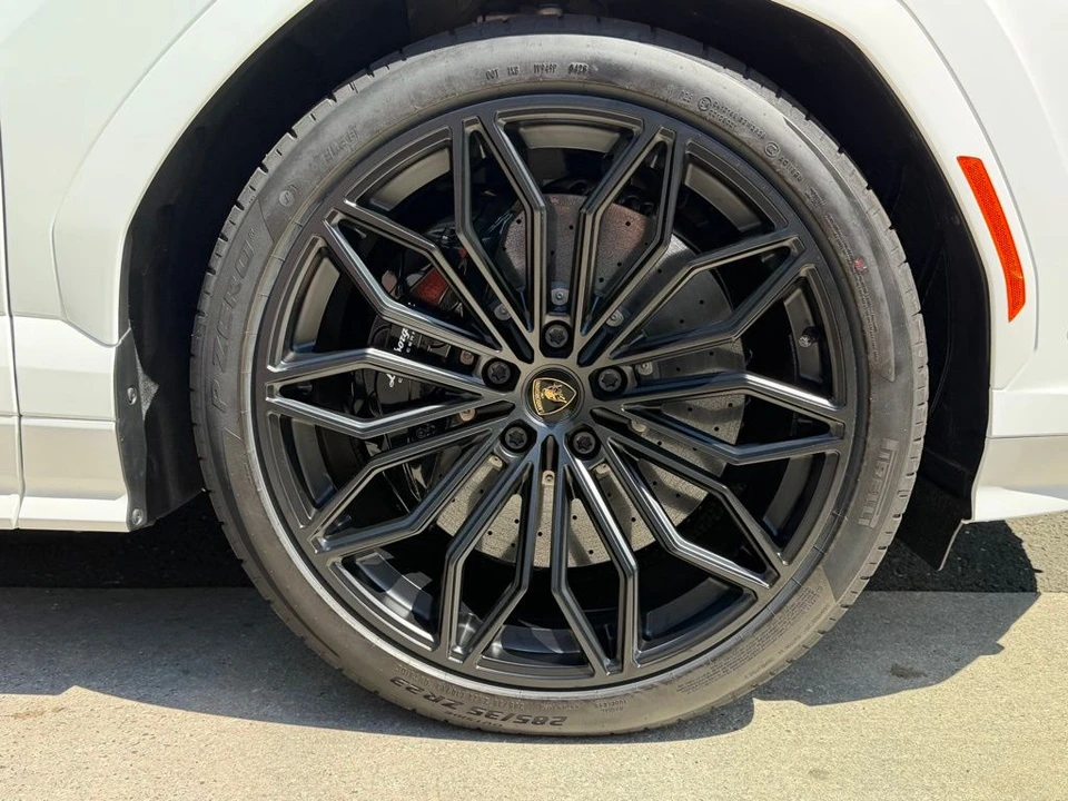 2026 Lamborghini Urus SE - Image 12 of 21