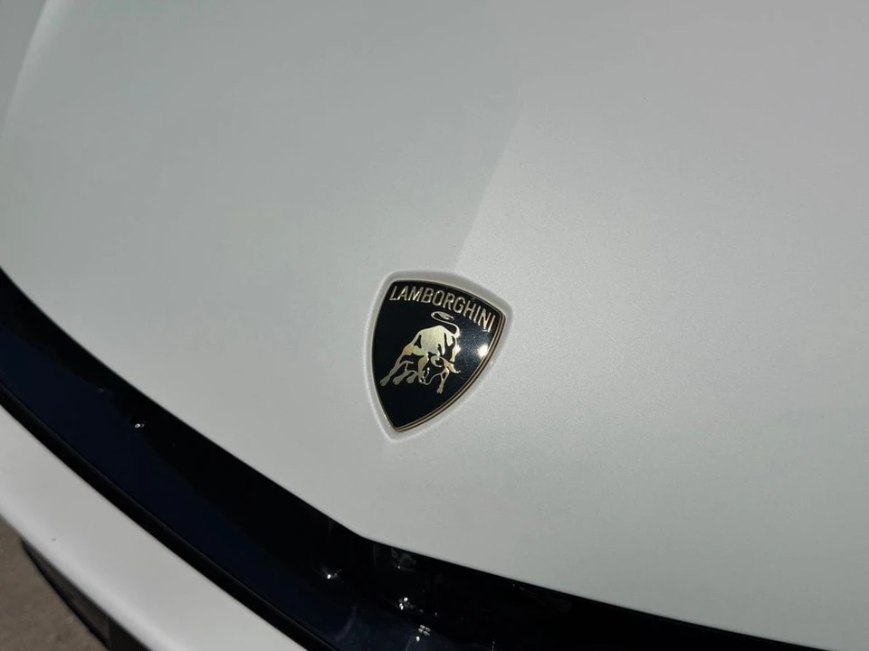 2026 Lamborghini Urus SE - Image 10 of 21