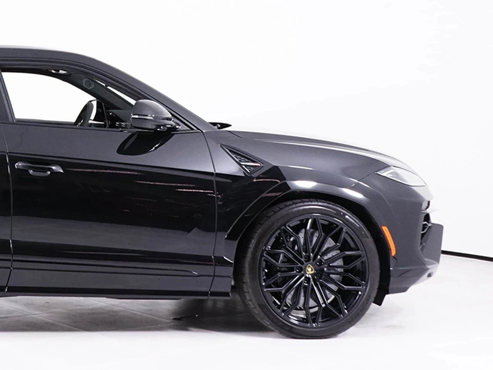 2026 Lamborghini Urus SE - Image 15 of 31