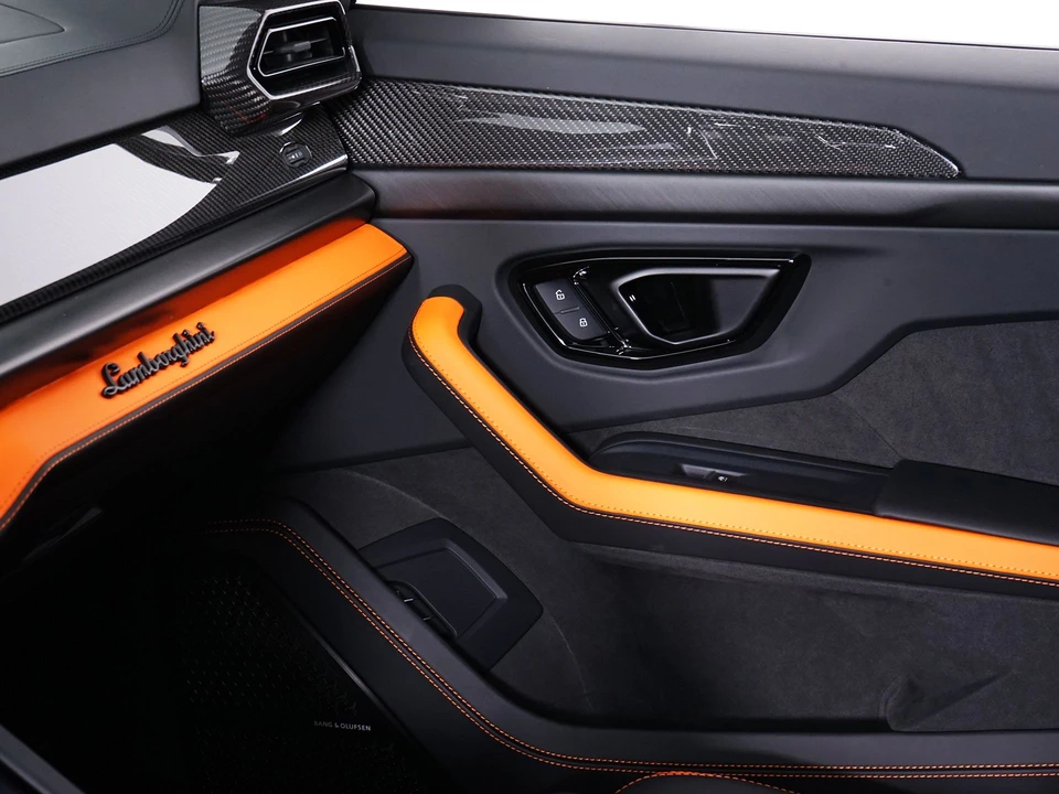 2026 Lamborghini Urus SE - Image 23 of 31