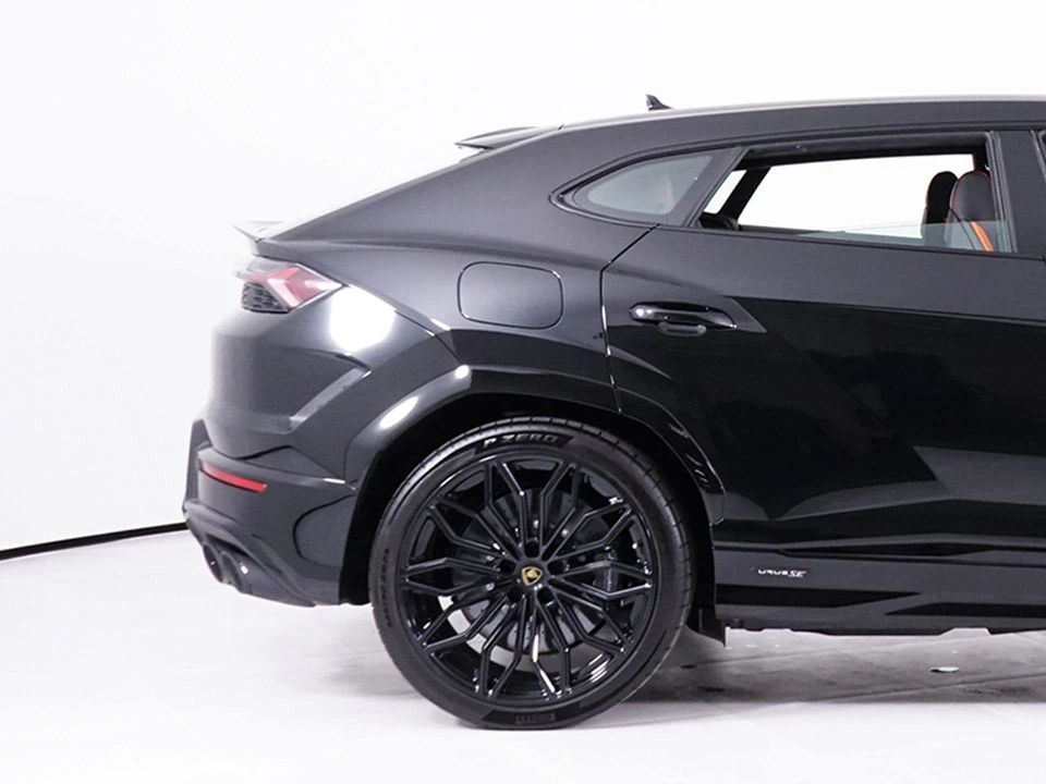 2026 Lamborghini Urus SE - Image 14 of 31