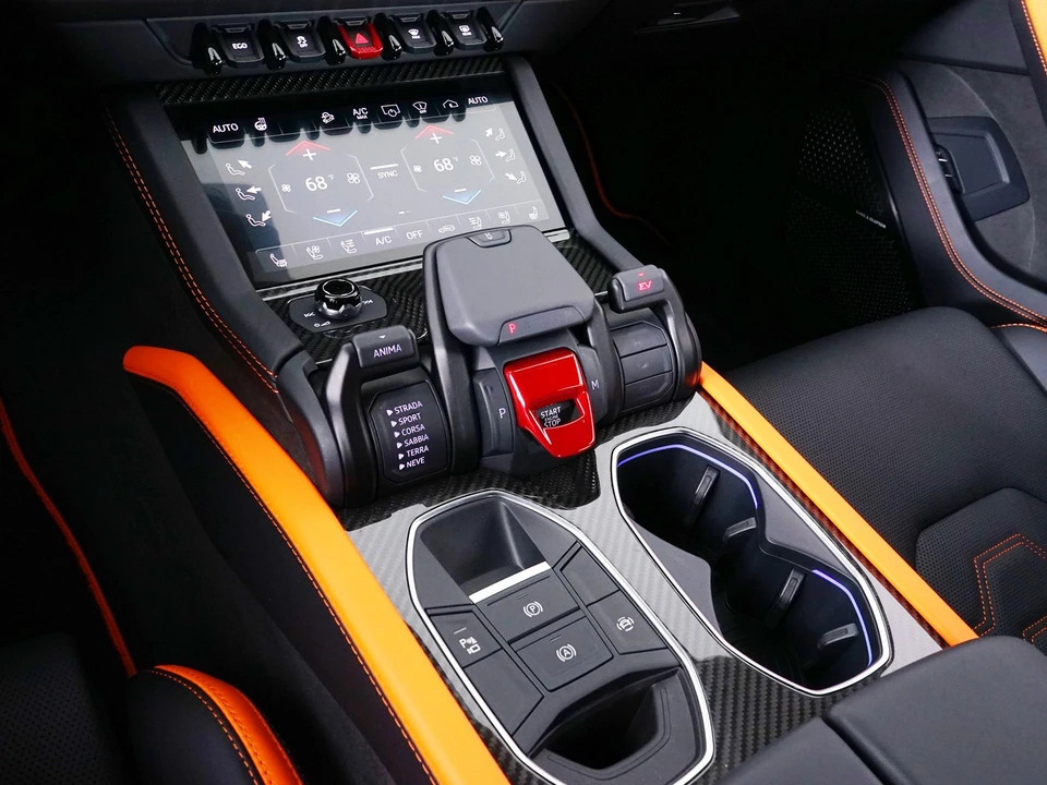 2026 Lamborghini Urus SE - Image 29 of 31
