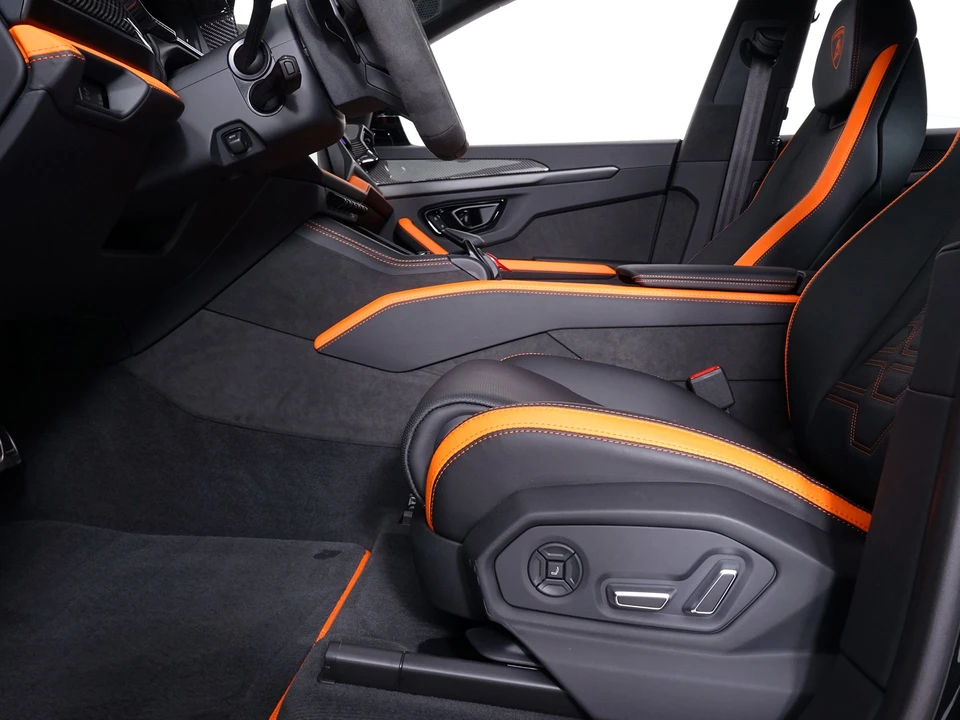 2026 Lamborghini Urus SE - Image 24 of 31
