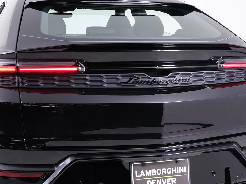2026 Lamborghini Urus SE - Image 20 of 31