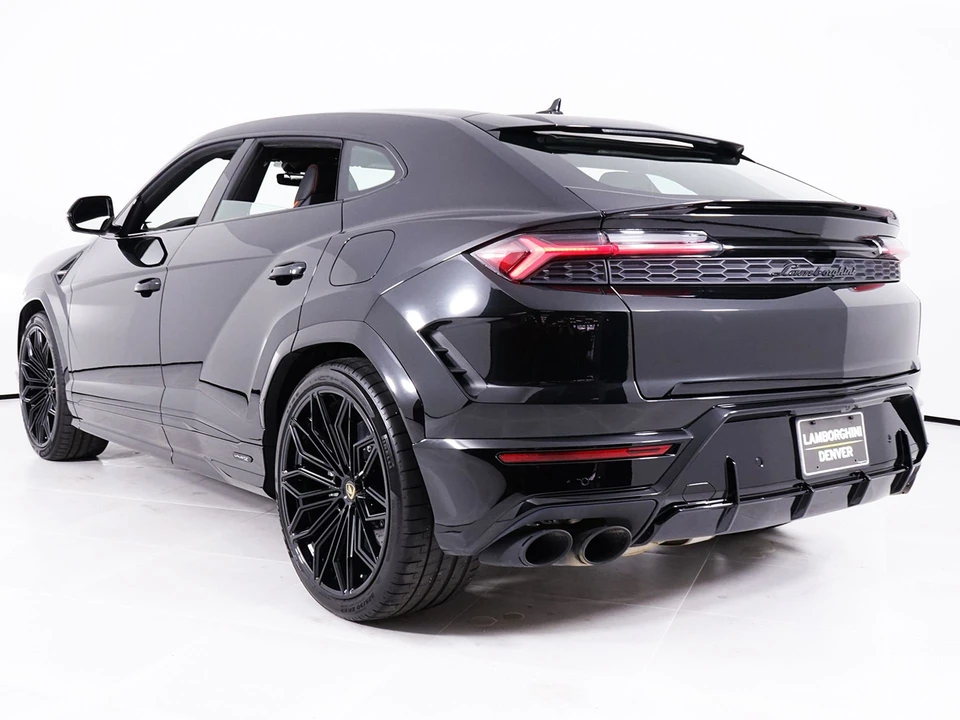 2026 Lamborghini Urus SE - Image 18 of 31