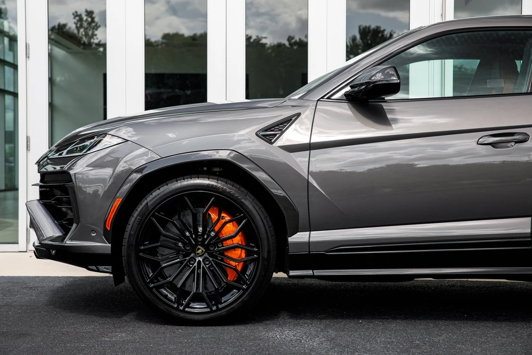2026 Lamborghini Urus SE - Image 9 of 31