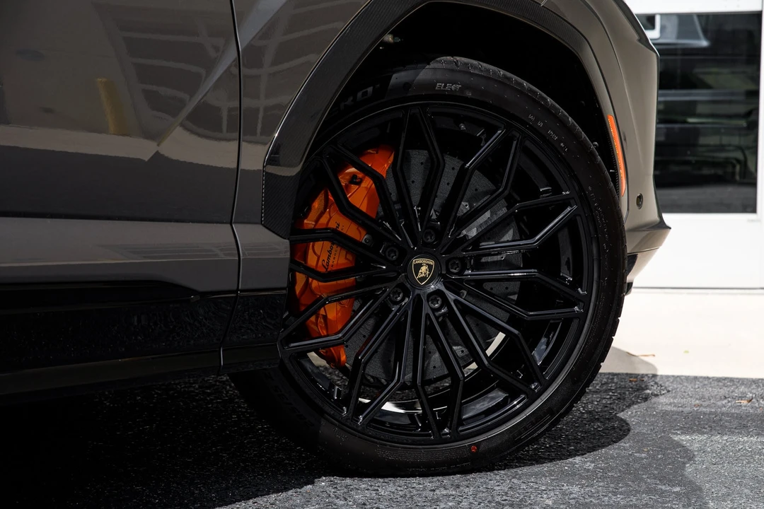 2026 Lamborghini Urus SE - Image 19 of 31