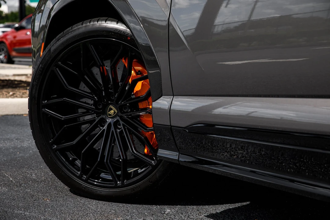 2026 Lamborghini Urus SE - Image 13 of 31