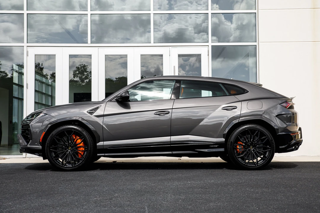 2026 Lamborghini Urus SE - Image 6 of 31