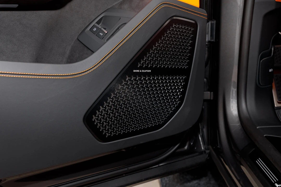 2026 Lamborghini Urus SE - Image 28 of 31
