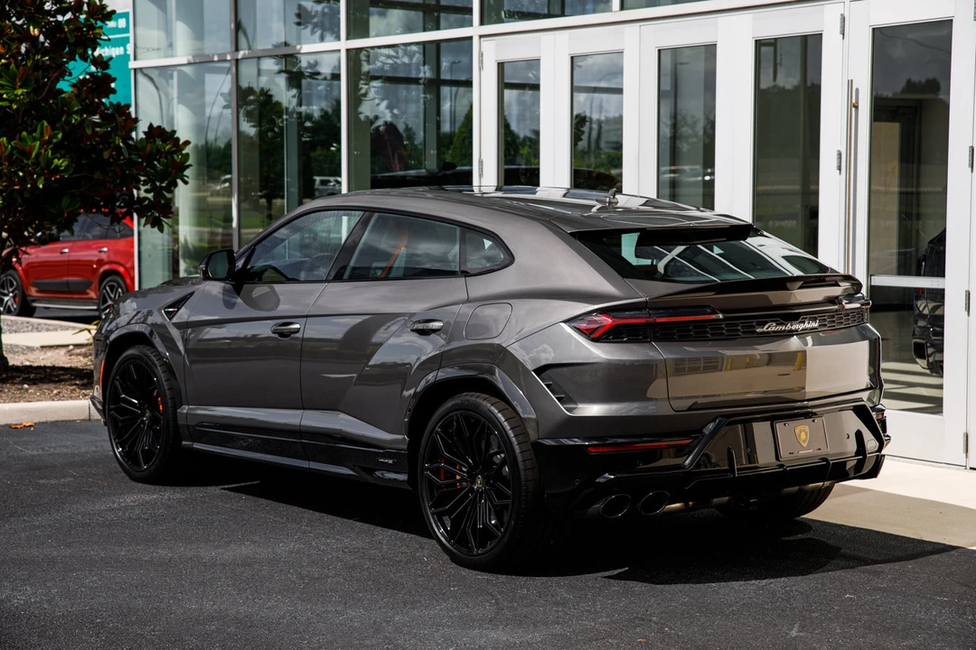 2026 Lamborghini Urus SE - Image 12 of 31