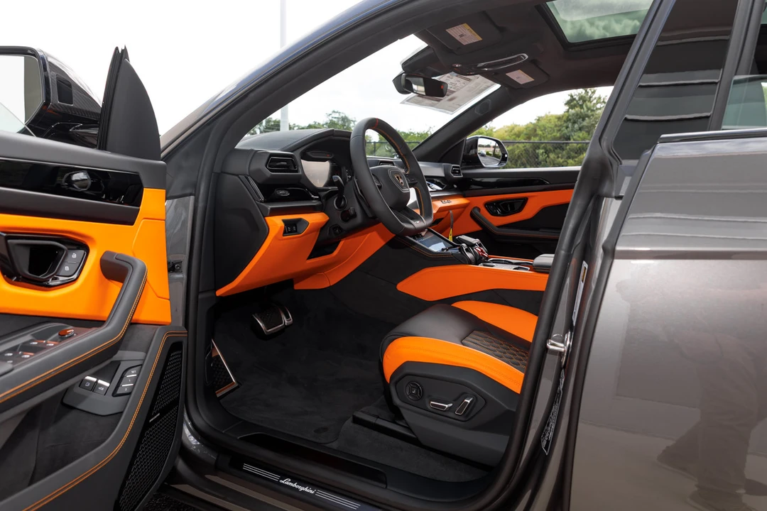 2026 Lamborghini Urus SE - Image 30 of 31
