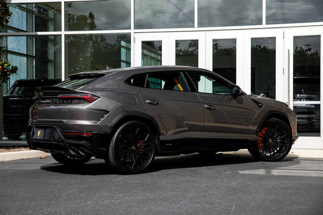 2026 Lamborghini Urus SE - Image 18 of 31