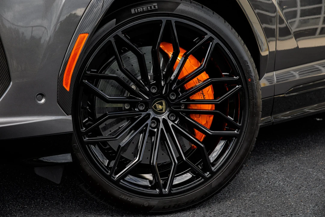 2026 Lamborghini Urus SE - Image 2 of 31