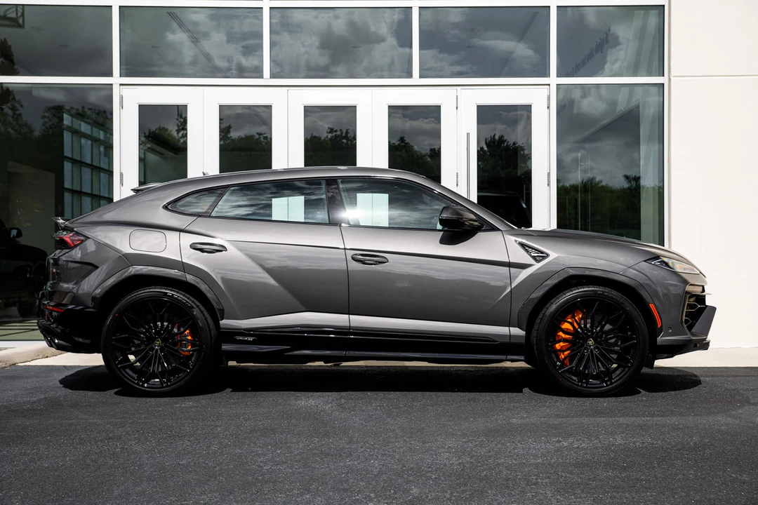 2026 Lamborghini Urus SE - Image 21 of 31