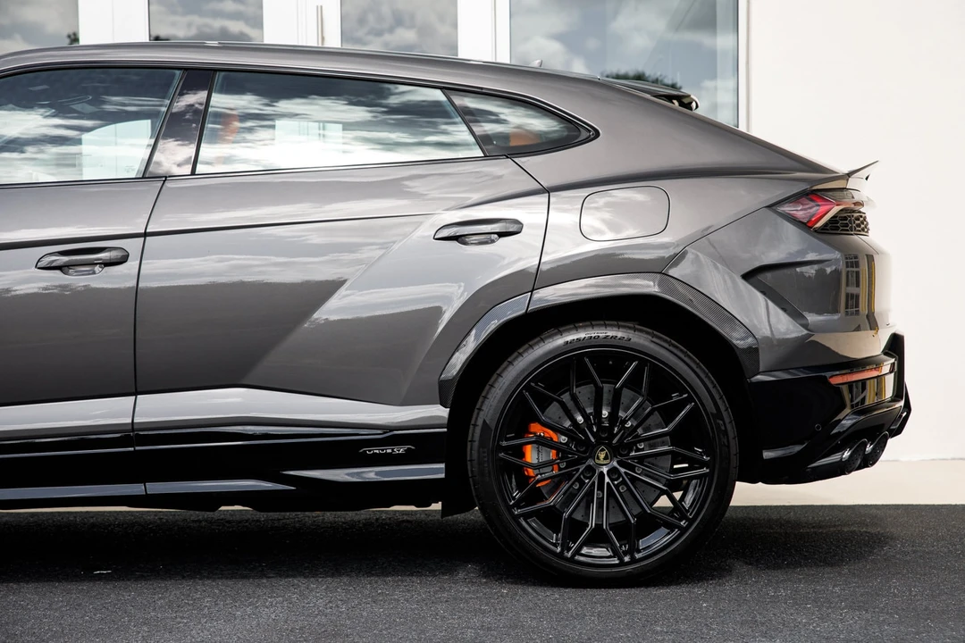 2026 Lamborghini Urus SE - Image 10 of 31