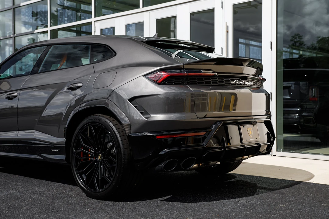 2026 Lamborghini Urus SE - Image 14 of 31