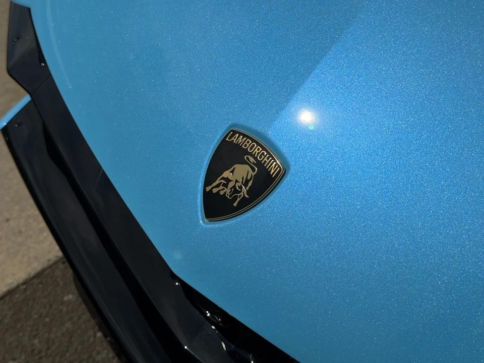 2026 Lamborghini Urus SE - Image 13 of 23