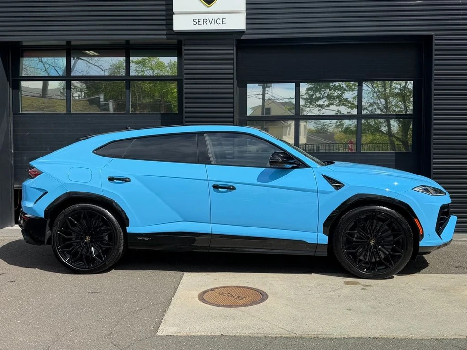 2026 Lamborghini Urus SE - Image 11 of 23
