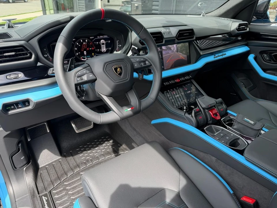 2026 Lamborghini Urus SE - Image 18 of 23