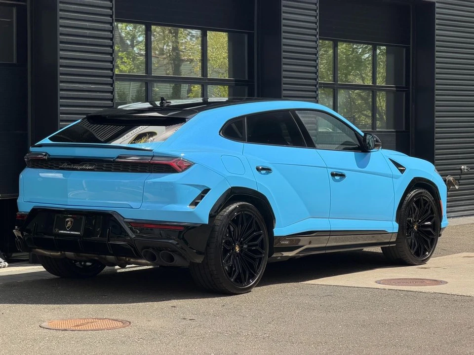 2026 Lamborghini Urus SE - Image 10 of 23