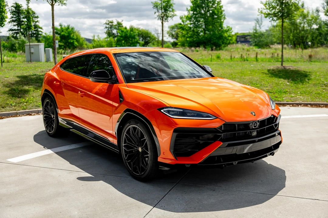 2026 Lamborghini Urus SE - Image 9 of 31