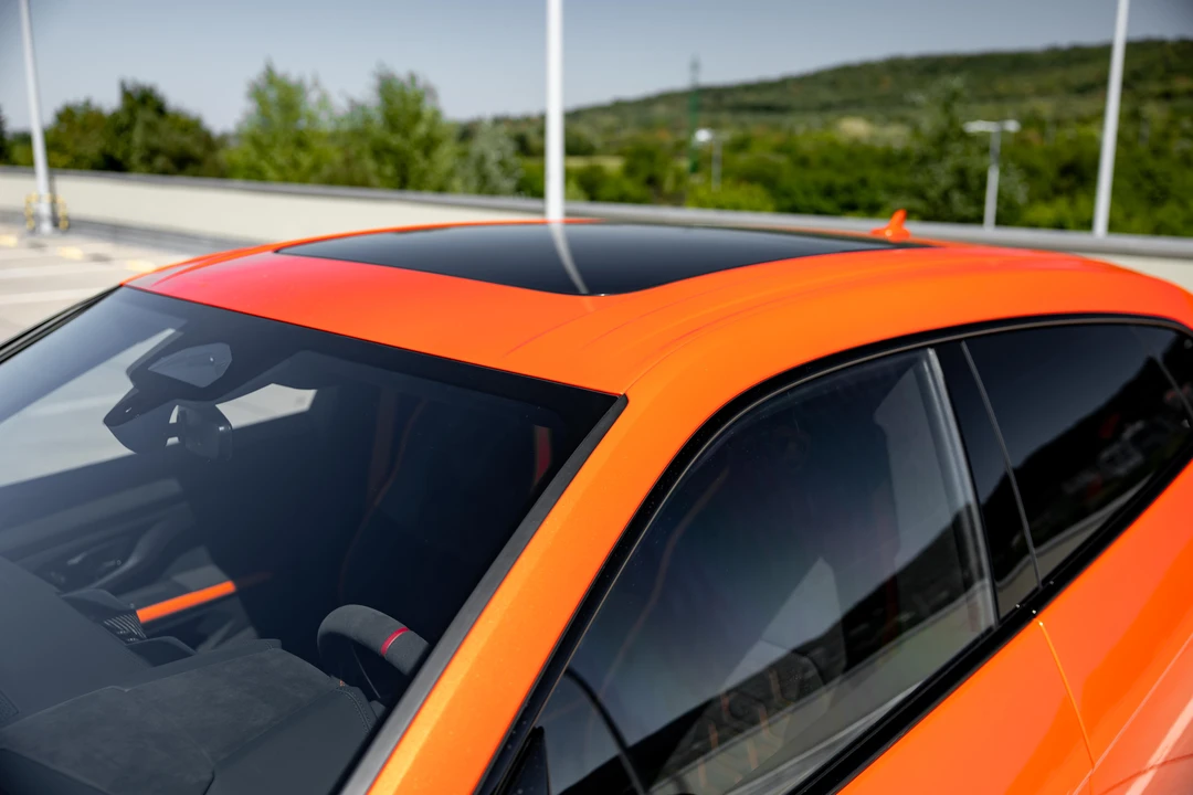 2026 Lamborghini Urus SE - Image 16 of 31