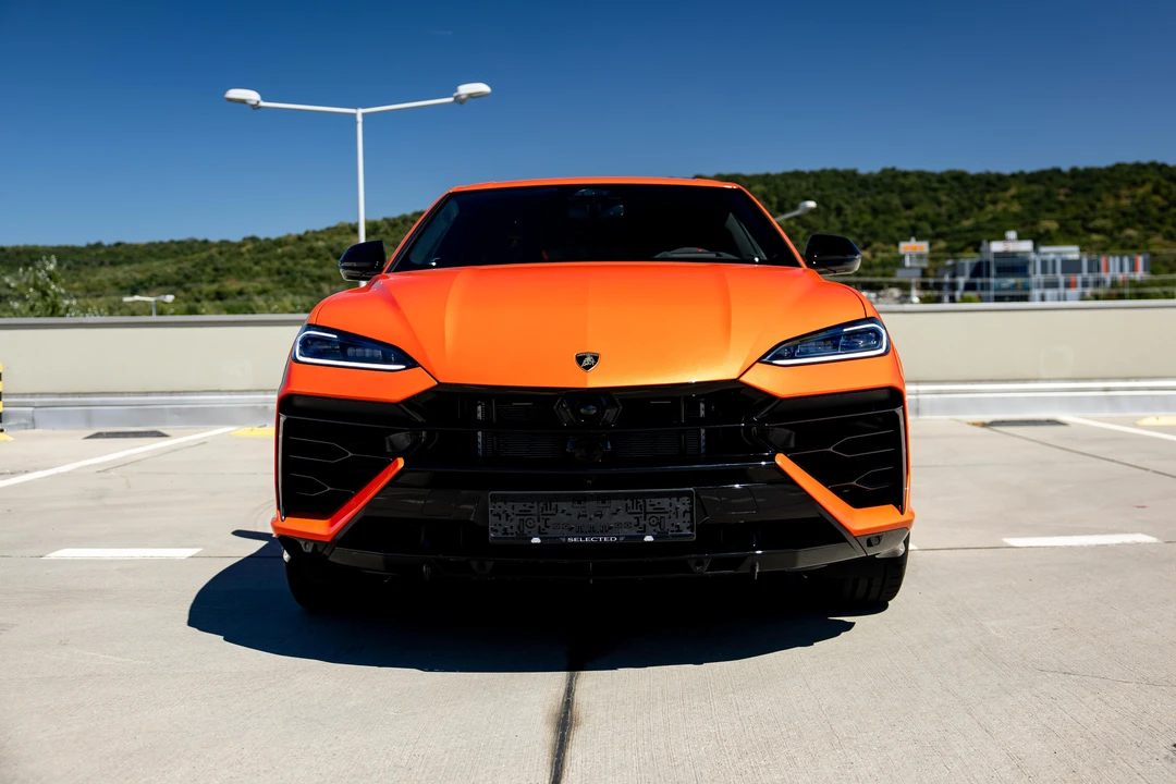 2026 Lamborghini Urus SE - Image 2 of 31